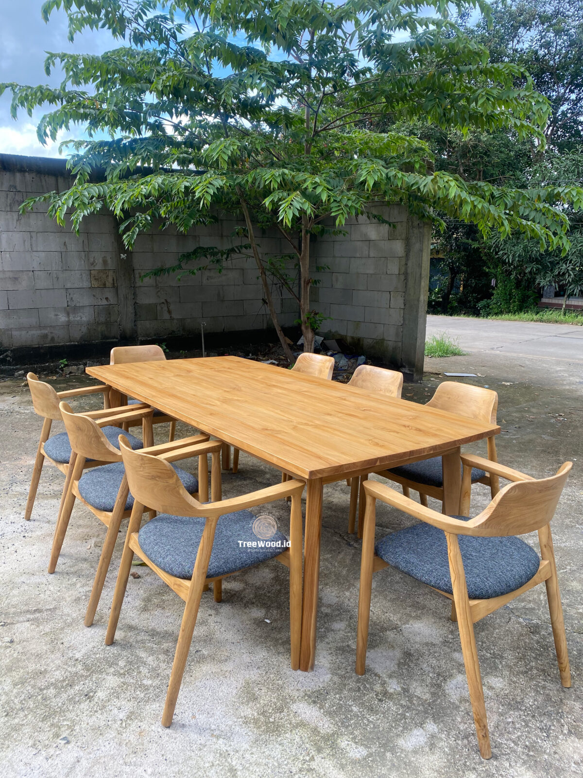 F6E2556D-1DEC-49A7-8569-53F1691F2A26